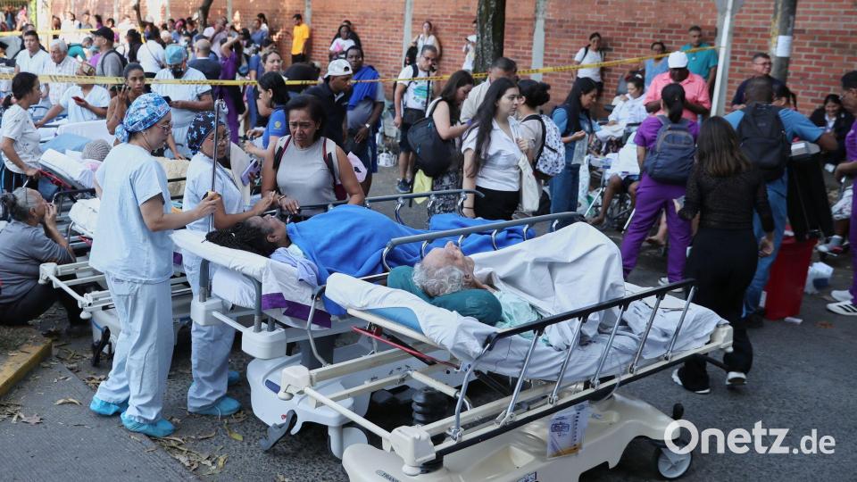 Menschen wurden in Sicherheit gebracht. Bild: Santiago Saldarriaga/AP/dpa
