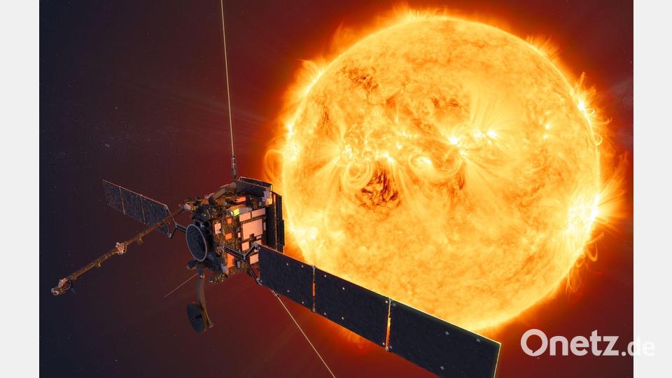 Künstlerische Darstellung der Raumsonde „Solar Orbiter“ vor der Sonne Bild: ESA/ATG Medialab/NASA/dpa