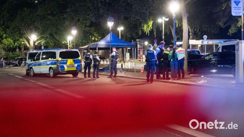 Wieder Schüsse auf Berlins Straßen: Tatort letzte Nacht vor dem Bahnhof Zoologischer Garten, ein Mensch kam ums Leben Bild: Christophe Gateau/dpa