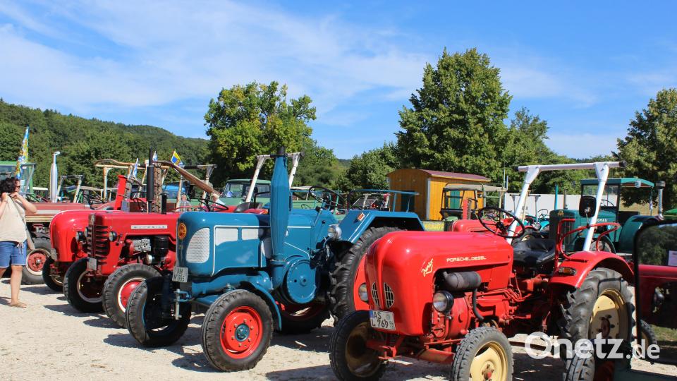 Traktoren von Porsche, Lanz und MC-Cormick gab es zu sehen. Bild: Hans Siess