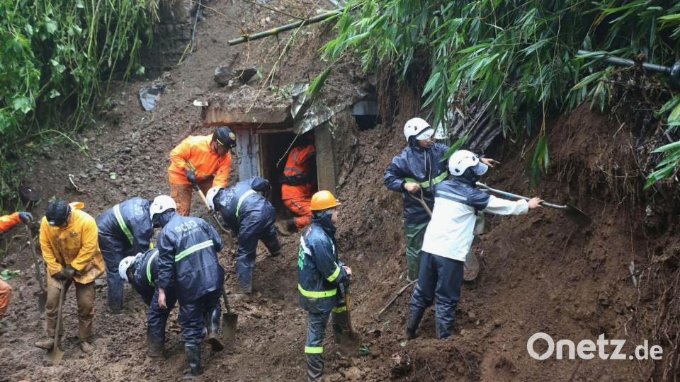 Die Regenmassen lösten auch Erdrutsche aus. Bild: Harley Palangchao/AP/dpa