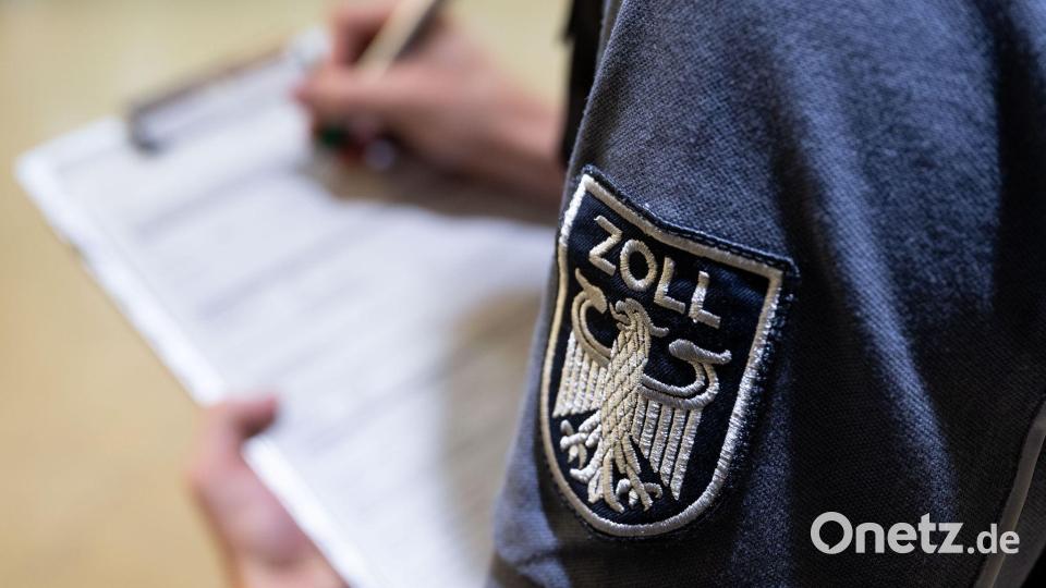 Den Kontrolleuren des Zolls begegnen viele Tricks zur Umgehung des Mindestlohns. (Archivbild) Bild: Hendrik Schmidt/dpa