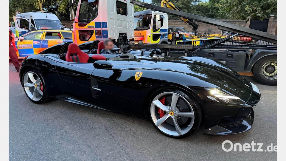 Unter den Fahrzeugen war auch ein seltenes Ferrari-Modell. Bild: -/Metropolitan Police/PA Wire/dpa