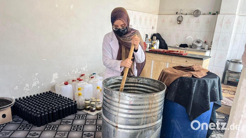 Rukia Resai war ein weiterer Bildungsweg versperrt. Jetzt ist sie Unternehmerin. Bild: Fardina Akbari/dpa