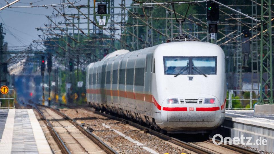 Die Bahnstrecke Hamburg-Berlin ging Mitte Juni mit sechswöchiger Verzögerung in Betrieb. (Archivbild) Bild: Jens Büttner/dpa