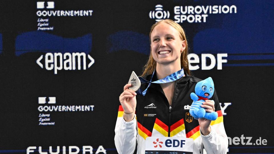 Isabel Gose freut sich in Paris schon über ihre dritte Medaille. Bild: Julien De Rosa/AFP/dpa