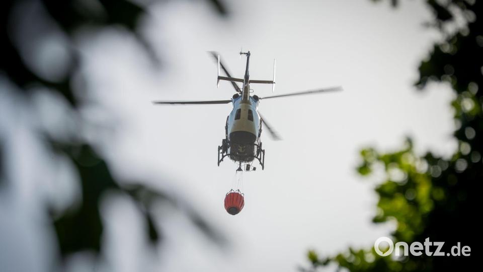 Die Polizei war mit Löschhubschraubern im Einsatz. (Archivbild) Bild: Andreas Arnold/dpa