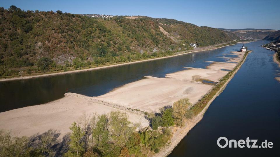 Das Niedrigwasser am Rhein macht sich auch an den Tankstellen bemerkbar. Bild: Thomas Frey/dpa