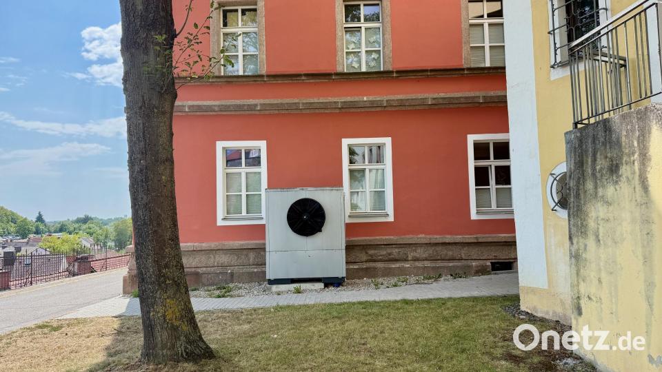 Spätestens bis zum Beginn der Heizperiode soll das Heizungssystem mit der durch einen Gaskessel unterstützten Wärmepumpe in der Kita St. Joseph problemlos laufen. Bild: Gabi Schönberger