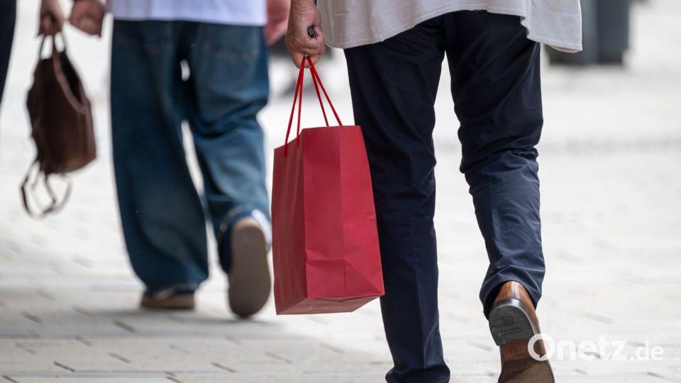 An Mariä Himmelfahrt am 15. August kann man nur in wenigen Städten in Bayern einkaufen - etwa in Nürnberg, Erlangen oder Hof. (Symbolbild) Bild: Peter Kneffel/dpa