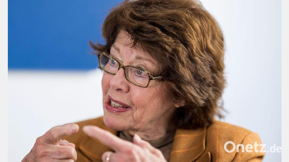 Anlässlich ihres Geburtstages hat Marianne Koch ein neues Buch mit Anekdoten aus ihrem Leben geschrieben. (Archivbild) Bild: Peter Kneffel/dpa