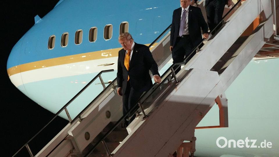 Die Öffentlichkeit dachte, dass Trump die ganze Zeit im Flieger saß (Archivbild). Bild: Alex Brandon/AP/dpa