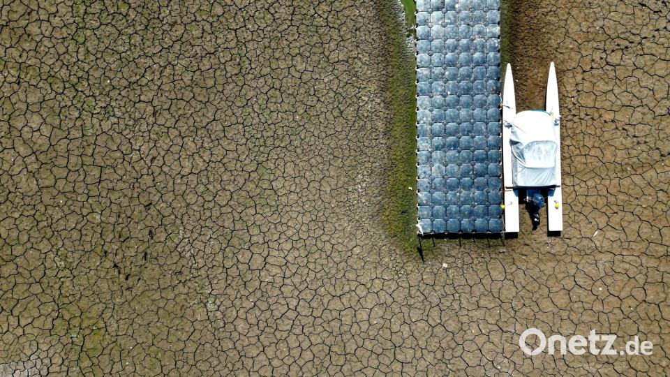Ein Boot liegt auf dem Trockenen Bild: Federico Gambarini/dpa