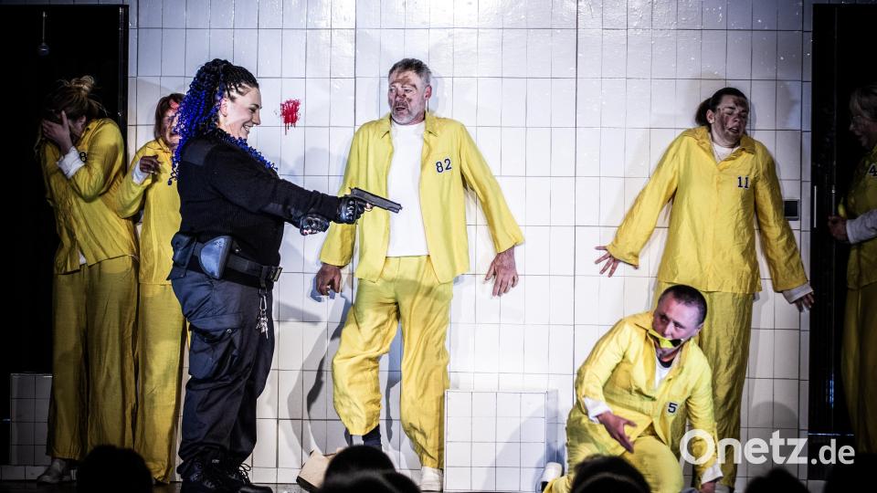 Szenenbild aus „Das Experiment“ des OVIGO Theaters. Bild: Freya Fehse / OVIGO Theater