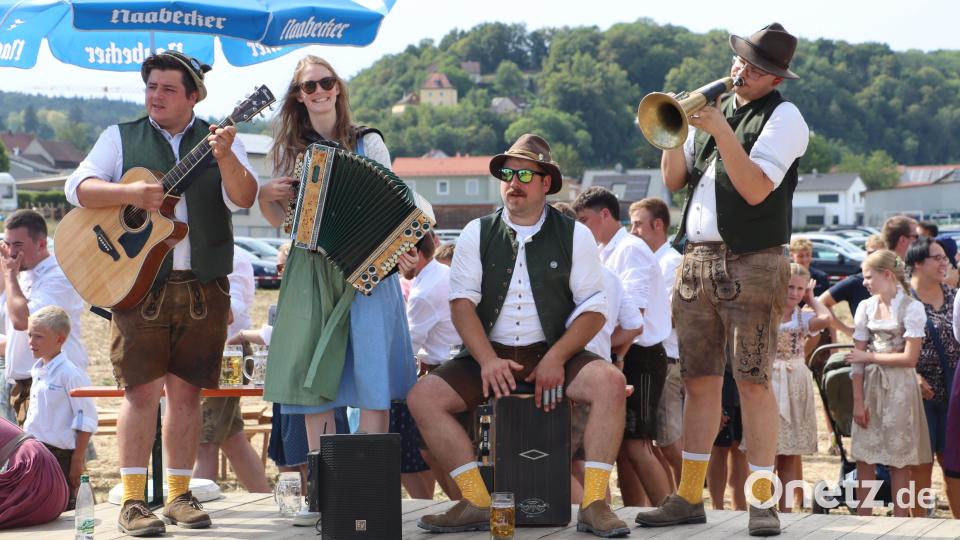 Saba Z´dreckat mit Flipo (von links), Resi, Joi und Luis spielte zünftig auf. Bild: Michael Rabenhofer