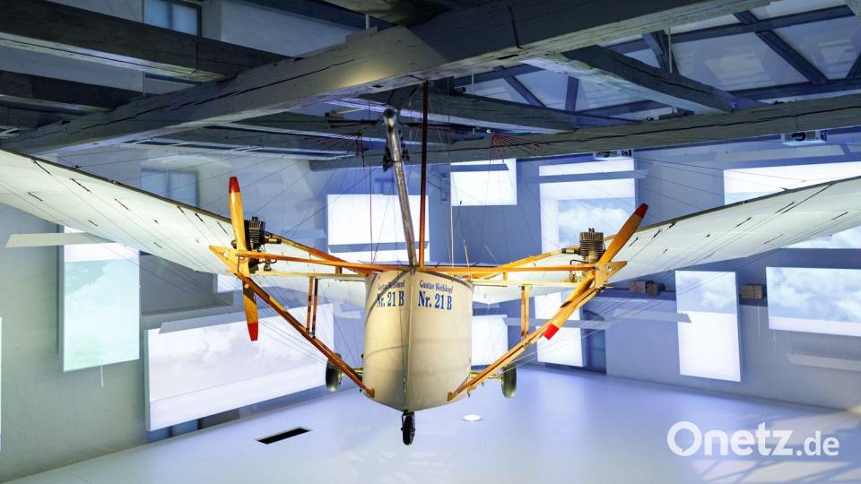 Die Flugmaschine war aus Bambus und Seide gebaut worden. Im Museum befindet sich ein Nachbau. Bild: Daniel Karmann/dpa