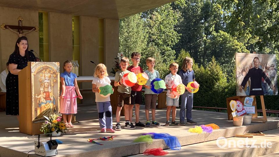Mit und für Kinder fand ein gelungener Wortgottesdienst statt. Bild: Marianne Moosburger