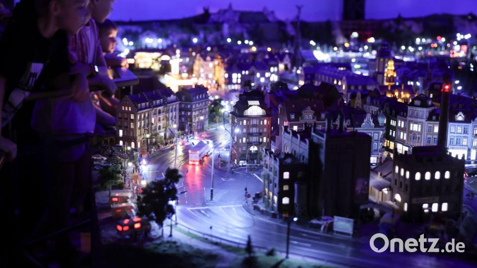Eine Besonderheit der größten Modelleisenbahnanlage der Welt ist die Tag-Nacht-Beleuchtung. Bild: Christian Charisius/dpa