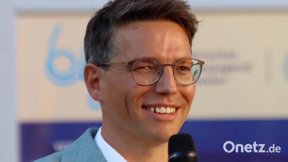 Dr. Raphael Schmid, der Vorsitzende des Lions-Clubs Sulzbach-Rosenberg, begrüßte die zahlreichen Gäste. Bild: Heidi Franitza