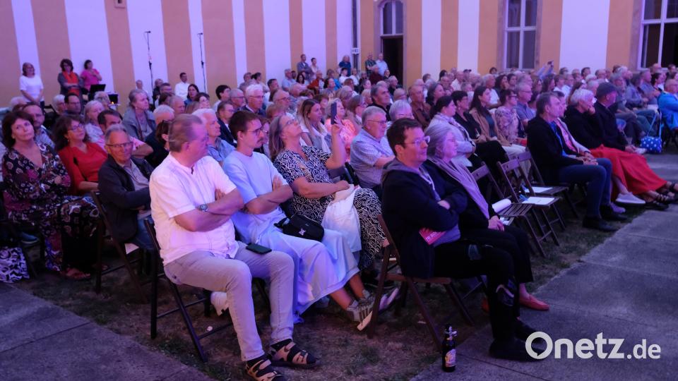Hin und weg waren viele Hundert "Erdenbewohner" vom außergewöhnlichen Musikspektakel zwischen Sonnenfinsternis und Sternschnuppen. Bild: Robert Dotzauer