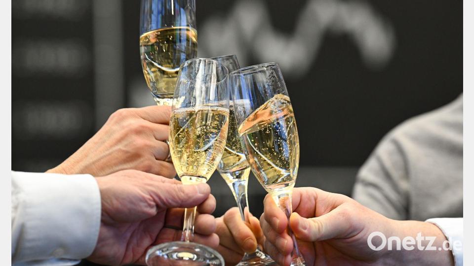 Gut 3,9 Millionen Euro: Die durchschnittliche Vergütung der Vorstände der 40 Konzerne im Deutschen Aktienindex ist 2025 erneut gestiegen. (Symbolbild) Bild: Arne Dedert/dpa