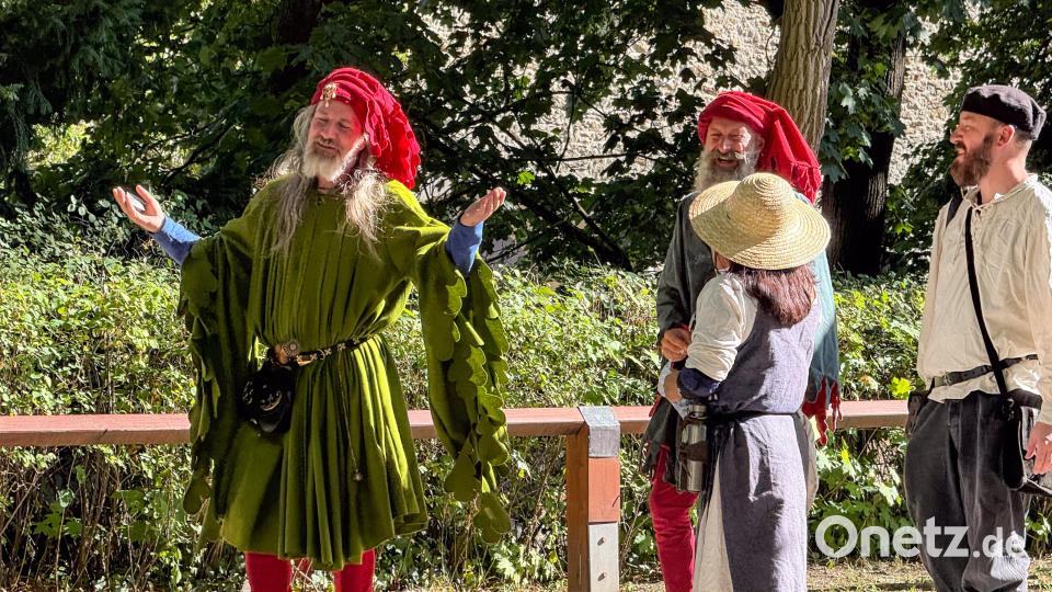 Cantus Ferrum feiert alle zwei Jahre sein Brunnenfest am Maxplatz in Amberg. Bild: Petra Hartl