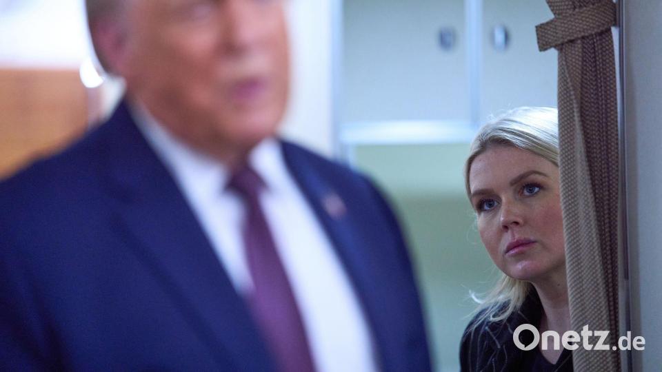 Leavitt wich Trump kaum von der Seite (Archivbild). Bild: Evan Vucci/AP/dpa