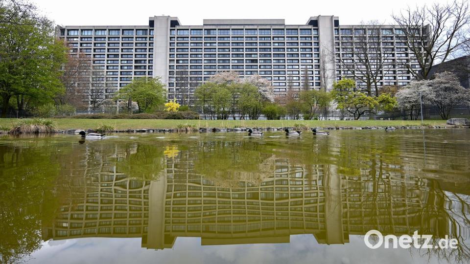 Die Pläne für einen Campus mit mehreren Neubauten auf dem Gelände der bisherigen Zentrale hat die Bundesbank inzwischen aufgegeben. (Archivbild) Bild: Arne Dedert/dpa