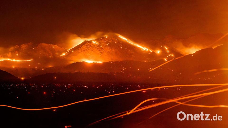 Zehntausende Hektar hat das Feuer zwischen Kalifornien und Nevada bereits erfasst. Bild: Noah Berger/AP/dpa