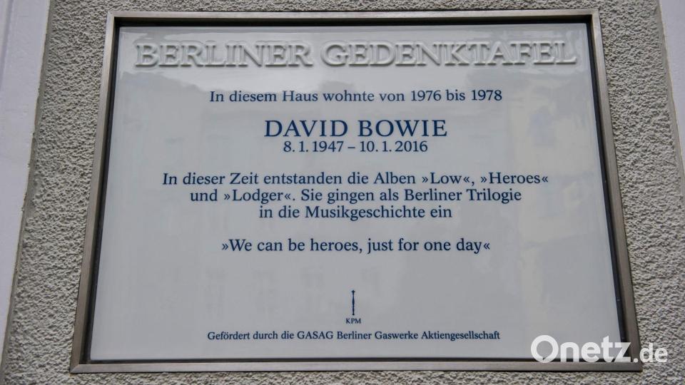 Die „Berliner Gedenktafel“ zu Ehren Bowie in der Hauptstraße in Berlin-Schöneberg. (Archivbild) Bild: picture alliance / dpa