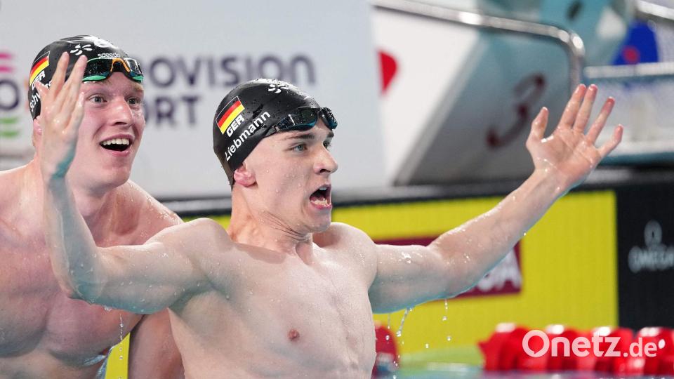 Gold und Silber: Johannes Liebmann (r) und Sven Schwarz zeigen Stärke. Bild: Sebastien Bozon/AFP/dpa