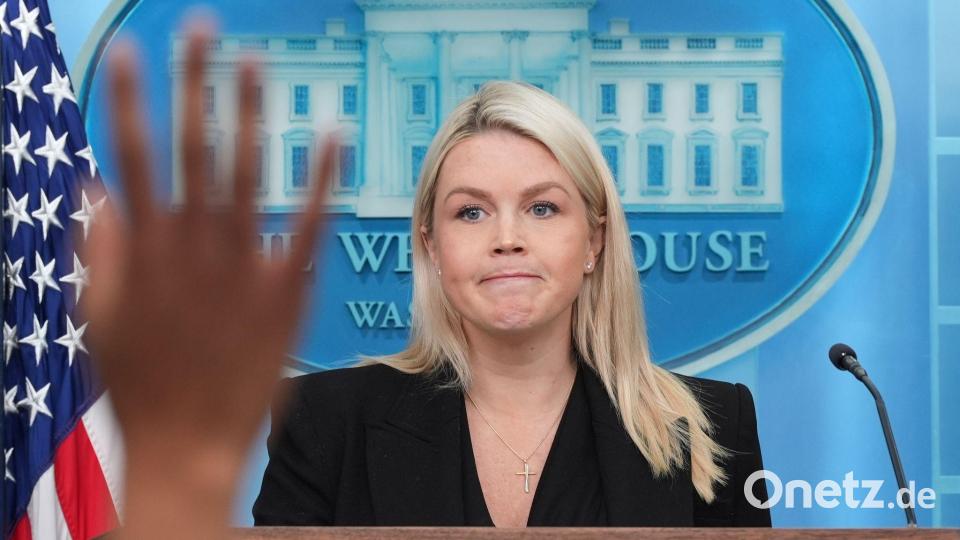 Die US-Regierungssprecherin Karoline Leavitt geht. (Archivfoto) Bild: Alex Brandon/AP/dpa