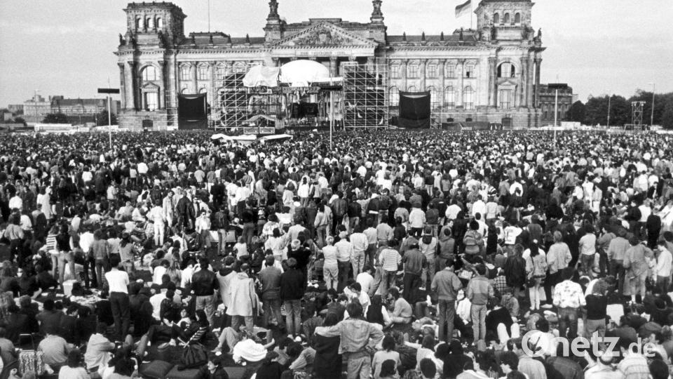 Am 6. Juni 1987 trat David Bowie vor dem Reichstagsgebäude in (West-)Berlin auf. Bild: picture alliance / dpa