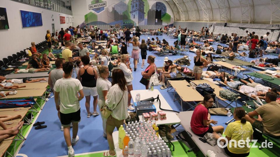 An der kroatischen Adriaküste südlich von Split hat ein heftiger Waldbrand gewütet. Mehr als 1.000 Menschen musste in Notunterkünften in Sicherheit gebracht werden. Bild: Jakov Prkic/AP/dpa