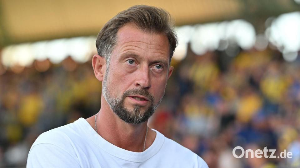 Eintracht-Coach Lars Kornetka und sein Team sind wieder auf dem Boden der Tatsachen angekommen. Bild: Swen Pförtner/dpa