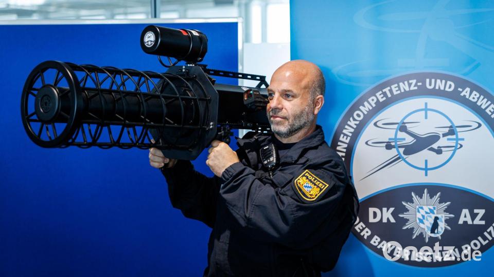 Der Kampf gegen die Gefahren, die von Drohnen ausgehen, gewinnt für die bayerische Polizei rasant an Bedeutung. Bild: Daniel Karmann/dpa