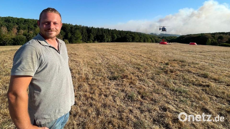 Nie hätte Patrick Koch gedacht, dass es so nah an seinem Zuhause einen so großen Waldbrand geben würde. Bild: Christoph Driessen/dpa