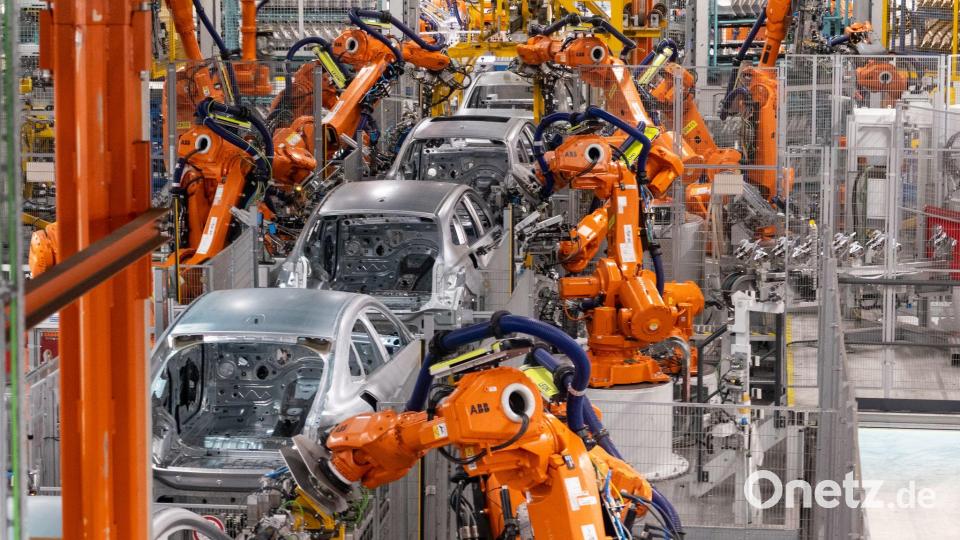 In der deutschen Autoindustrie gehen immer mehr Jobs verloren. (Archivbild) Bild: Daniel Josling/dpa