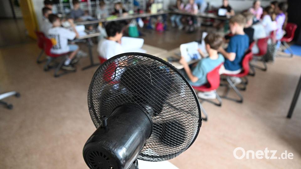 In vielen Klassenzimmern dürfte es heiß werden in diesen Tagen. Bild: Bernd Weißbrod/dpa