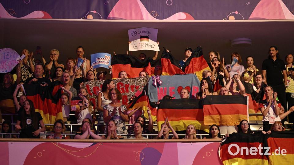 Die Fans sorgten beim Mehrkampf-Finale für eine Gänsehautatmosphäre. Bild: Marijan Murat/dpa