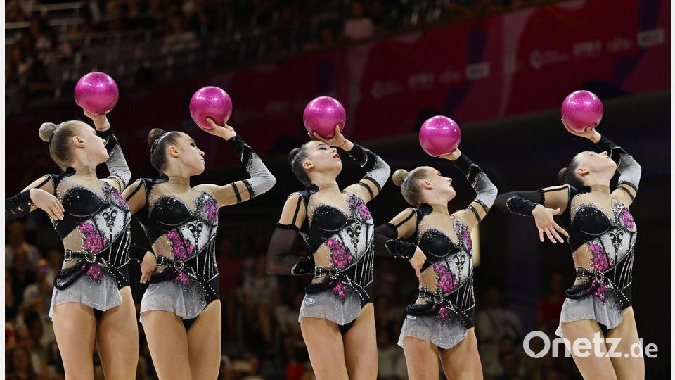 Ein Fehler in der Übung mit fünf Bällen hat die deutsche Gruppe eine mögliche WM-Medaille im Mehrkampf gekostet. Bild: Marijan Murat/dpa