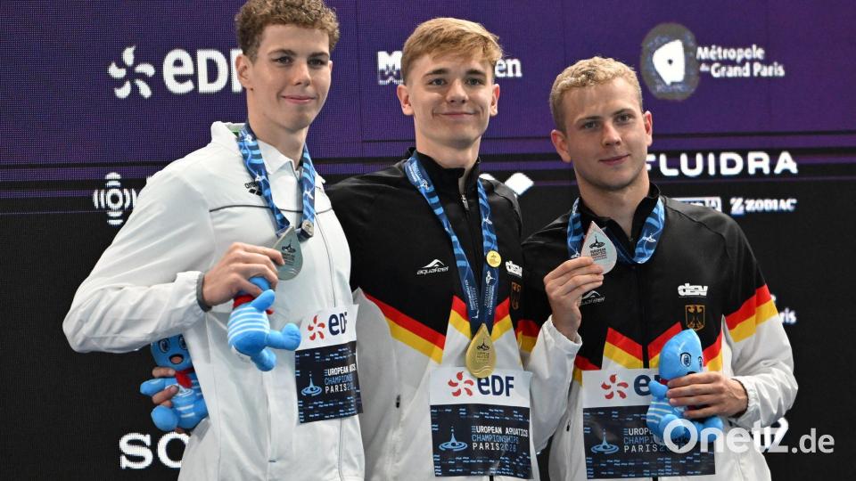 Zwei Deutsche freuen sich auf dem Podium. Bild: Emma Da Silva/AP/dpa
