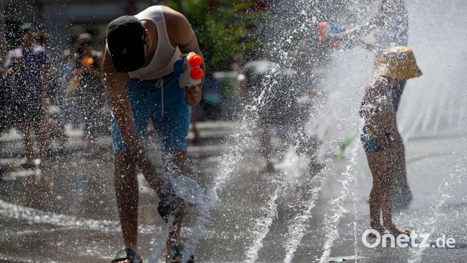 Die Aktion fand im großen Brunnen auf dem Karlsplatz in München statt. Bild: Lennart Preiss/dpa