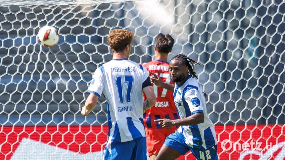 Deyovaisio Zeefuik trifft zum 3:0. Bild: Andreas Gora/dpa