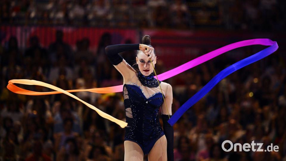 Darja Varfolomeev aus Deutschland führt bei der Weltmeisterschaft der Rhythmischen Sportgymnastik ihre Kür auf. Bild: Marijan Murat/dpa
