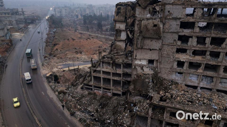 Während die Kriegsspuren in einigen Regionen Syriens kaum zu sehen sind, ist die Zerstörung andernorts immer noch groß. (Archivfoto) Bild: Omar Albam/AP/dpa