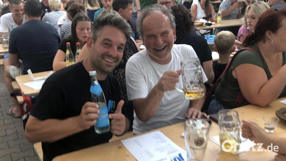 Erster und Zweiter Bürgermeister an einem Tisch: Michael Dutz und Karl-Georg Haubelt aus Wiesau. Bild: Werner Robl