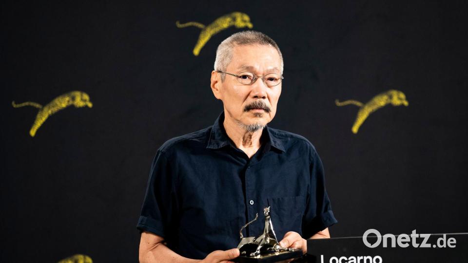 Der südkoreanische Filmregisseur Hong Sang-soo wurde für die beste Regie ausgezeichnet. Bild: Jean-Christophe Bott/KEYSTONE/dpa