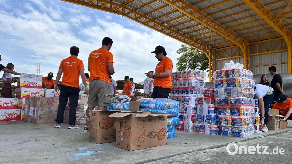 Lieferungen von Artikeln wie Windeln und Toilettenpapier werden vorbereitet. Bild: Philipp Znidar/dpa