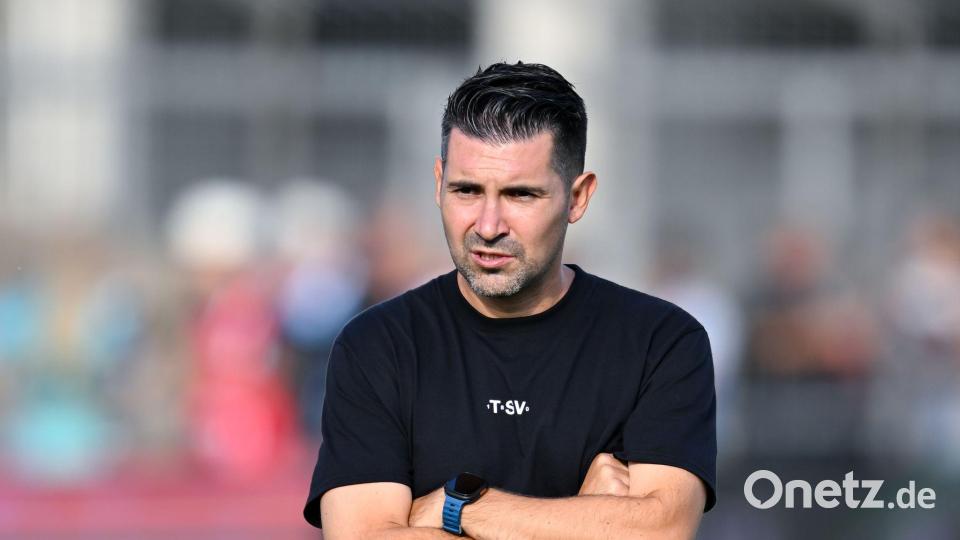 Trainer Alper Kayabunar freut sich über den ersten Sieg. (Archivbild) Bild: Sven Hoppe/dpa